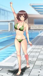 1girl akiyama_yukari arm_up barefoot bikini blue_sky breasts brown_eyes brown_hair camouflage camouflage_bikini clear_sky closed_mouth day full_body girls_und_panzer green_bikini groin halterneck highres looking_at_viewer medium_breasts messy_hair navel outdoors pool short_hair sky smile solo standing string_bikini swimsuit tanaka_rikimaru