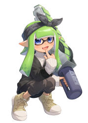 1girl absurdres black_hairband blue_eyes bow_hairband commentary_request full_body gakusei_noa green_hair hairband highres holding holding_sword holding_weapon inkling inkling_girl inkling_player_character long_hair looking_at_viewer nintendo open_mouth pointy_ears shoes simple_background smile solo splatana_stamper_(splatoon) splatoon_(series) splatoon_3 squatting sweater sword tentacle_hair turtleneck turtleneck_sweater weapon white_background white_sweater yellow_shoes