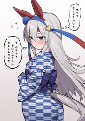 1girl animal_ears blue_eyes blue_hairband blush closed_mouth ear_covers gradient_background grey_background grey_hair hair_between_eyes hairband highres horse_ears horse_girl horse_tail japanese_clothes kimono long_hair shimiya_(aokuchi) smile solo speech_bubble tail tamamo_cross_(umamusume) thought_bubble translation_request umamusume
