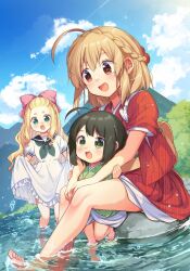3girls :d ahoge barefoot black_hair black_sailor_collar blonde_hair blue_sky bow braid brown_eyes character_request child cloud commentary_request day dress frilled_dress frills green_eyes green_kimono green_neckerchief hair_bow hana_uta_memoire ichinose_kei japanese_clothes kimono long_hair multiple_girls neckerchief obi open_mouth outdoors pink_bow red_kimono sailor_collar sasaki_ume sash short_hair short_sleeves skirt_hold sky smile tree wading water white_dress
