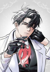 1boy black_eyes black_gloves black_hair black_necktie black_vest character_doll coat collared_shirt curtained_hair demon_horns doll expressionless feathered_wings gloves hand_on_own_shoulder head_tilt heterochromia highres holding holding_doll horns kim_dokja looking_at_object male_focus necktie official_alternate_costume omniscient_reader&#039;s_viewpoint raya_(000_unseen) red_coat red_wings scar scar_across_eye scar_on_face secretive_plotter shirt short_hair standing vest white_coat white_shirt wings yellow_eyes