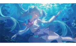 1girl bingyuqin blue_eyes blue_hair blue_sailor_collar blue_skirt bow closed_mouth hair_between_eyes hatsune_miku long_hair red_bow sailor_collar shirt sidelocks skirt solo twintails underwater vocaloid white_shirt