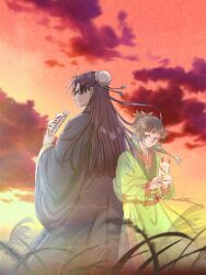1boy 1girl cloud cloudy_sky fox_mask green_hair green_kimono highres japanese_clothes jinshi_(kusuriya_no_hitorigoto) kimono kusuriya_no_hitorigoto maomao_(kusuriya_no_hitorigoto) mask outdoors purple_hair purple_kimono ran_(pixiv44170519) sky sunset transparent