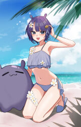 1girl :d absurdres beach bikini blue_bikini blue_sky blunt_bangs bob_cut chrispy_tuna cloud commentary day english_commentary fang full_body grey_eyes hand_up highres hololive hololive_english holonatsu_paradise kneeling looking_at_viewer mole mole_under_eye navel ninomae_ina&#039;nis ninomae_ina&#039;nis_(holonatsu_paradise) o-ring o-ring_bikini ocean official_alternate_costume official_alternate_hair_length official_alternate_hairstyle open_mouth outdoors palm_tree pointy_ears purple_hair short_hair skin_fang sky slippers smile solo stomach swimsuit takodachi_(ninomae_ina&#039;nis) tree virtual_youtuber
