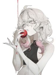1other absurdres ahoge apple bare_shoulders black_collar collar crop_top fingernails food fruit hair_between_eyes highres holding holding_food holding_fruit jiuxiaoshi liquid long_fingernails long_hair looking_at_viewer multicolored_hair open_mouth original pink_hair sharp_teeth simple_background sleeveless solo teeth two-tone_hair upper_body white_background white_eyes white_hair
