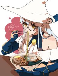 1girl arcane_master_(ragnarok_masters) black-framed_eyewear blue_gloves bowl chopsticks closed_mouth commentary_request datenshi_no_fu dress eating egg_(food) elbow_gloves food glasses gloves grey_hair hat highres holding holding_chopsticks long_hair looking_at_viewer noodles off-shoulder_dress off_shoulder pork ragnarok_masters ragnarok_online ramen short_sleeves smile solo upper_body white_background white_dress white_hat witch_hat yellow_eyes