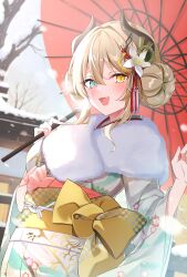 1girl absurdres aqua_eyes blush bow breasts chinese_knot commentary_request donut_hair_bun dragon_girl dragon_horns fang floral_print flower fur-trimmed_kimono fur_trim green_hair hair_between_eyes hair_bun hair_flower hair_ornament heterochromia highres holding holding_umbrella horns japanese_clothes kimono looking_at_viewer medium_breasts medium_hair mizupuruta obi oil-paper_umbrella original red_umbrella sash smile snow snowing solo temple umbrella upper_body white_flower white_kimono winter yellow_bow yellow_eyes yellow_sash