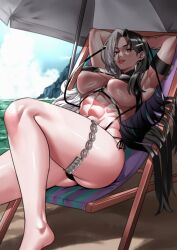 1girl armpits arms_behind_head arms_up bikini black_bikini black_hair blush breasts cleavage goddess_of_victory:_nikke hair_ornament highres jewelry large_breasts long_hair looking_at_viewer multicolored_hair navel official_alternate_costume red_eyes rosanna_(chic_ocean)_(nikke) rosanna_(nikke) smile solo split-color_hair swimsuit tattoo thighs two-tone_hair white_hair zinfian