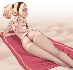 1girl absurdres arm_support ass beach_towel bikini black_bikini black_hairband blonde_hair blush breasts commentary dark-skinned_female dark_skin english_commentary feet_out_of_frame gravity_daze hairband highres kitten_(gravity_daze) kneepits legs legs_together looking_to_the_side lying medium_breasts medium_hair nickleflick o-ring o-ring_bikini o-ring_top on_side ponytail red_eyes sand sidelocks solo swimsuit tan tanline towel