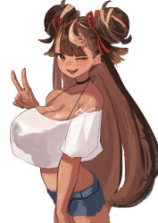 1girl absurdres blonde_hair blue_shorts breasts brown_eyes cleavage cowboy_shot crop_top dark-skinned_female dark_skin denim denim_shorts highres huge_breasts long_hair multicolored_hair one_eye_closed open_mouth original rou_(pixiv110474478) shirt shorts simple_background smile teeth two-tone_hair upper_teeth_only v white_background white_shirt