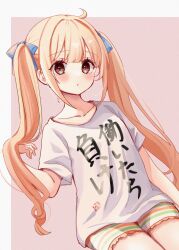 1girl :o blonde_hair blue_bow blush bow clothes_writing collarbone commentary_request futaba_anzu grey_background hair_bow highres idolmaster idolmaster_cinderella_girls idolmaster_cinderella_girls_starlight_stage long_hair looking_at_viewer parted_lips pink_background red_eyes rino_cnc shirt short_sleeves shorts solo striped_clothes striped_shorts twintails two-tone_background very_long_hair white_shirt
