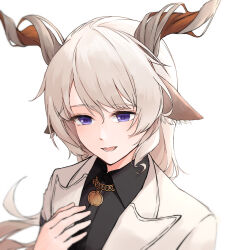 1boy :d animal_ears arknights black_shirt blazer brown_horns chinese_commentary collared_shirt commentary curled_horns hair_between_eyes highres horns jacket kreide_(arknights) lapels long_hair lower_teeth_only male_focus open_mouth purple_eyes shirt simple_background smile solo teeth white_background white_hair white_horns white_jacket xia_bao_(wulalala)