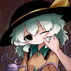 1girl 1other bags_under_eyes black_eyes black_hat buttons diamond_button eyeball frilled_shirt_collar frills green_hair hand_on_another&#039;s_cheek hand_on_another&#039;s_face hat hat_ribbon heripantomorrow komeiji_koishi one_eye_closed ribbon shirt third_eye touhou yellow_ribbon yellow_shirt