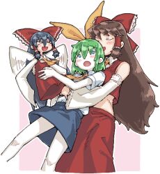 &gt;_&lt; 3girls :d ? black_hair blue_eyes blue_skirt blush bow collared_shirt colored_skin cookie_(touhou) cowboy_shot daiyousei detached_sleeves diyusi_(cookie) frilled_bow frilled_hair_tubes frills green_hair hair_bow hair_tubes hakurei_reimu hotaruda_(cookie) hug hug_from_behind long_hair man_(man-room) midriff mini_person minigirl multiple_girls navel necktie noel_(cookie) open_mouth orange_bow orange_necktie pink_background red_bow red_shirt red_skirt shirt short_hair skirt skirt_set sleeveless sleeveless_shirt smile spoken_question_mark touhou two-tone_background unusually_open_eyes white_background white_shirt white_skin white_sleeves xd