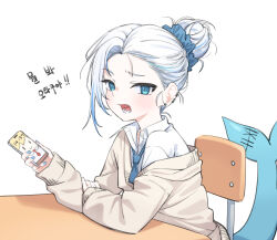 Rule 34 | 1girl, alternate costume, asymmetrical hair, blue eyes, blue neckerchief, blue scrunchie, blue streaks, brown cardigan, cardigan, cellphone, collared shirt, desk, ear cuffs, earrings, fins, fish tail, gawr gura, hair bun, hair ornament, hair scrunchie, highres, hololive, hololive english, jewelry, korean text, multicolored hair, neckerchief, open collar, open mouth, phone, raised eyebrow, school desk, school uniform, scrunchie, shark tail, sharp teeth, shirt, single off shoulder, sitting, smol ame, solo, streaked hair, stud earrings, tail, teeth, ugaaaa1, virtual youtuber, watson amelia, white background, white hair, white shirt