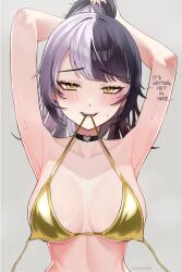 1girl absurdres adjusting_hair arms_up bikini bikini_under_clothes black_hair blush breasts choker english_text gold_bikini grey_background grey_hair hair_tie_in_mouth heart heart_choker highres hololive hololive_english large_breasts looking_at_viewer migokami mouth_hold multicolored_hair shiori_novella simple_background solo split-color_hair sweat swimsuit two-tone_hair virtual_youtuber yellow_eyes
