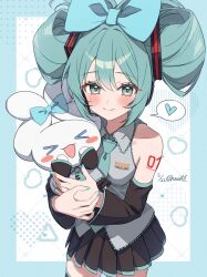&gt;_&lt; 1girl :d absurdres bare_shoulders black_skirt black_sleeves blue_border blue_bow blush border bow cinnamiku cinnamoroll closed_mouth collared_shirt dated detached_sleeves double-parted_bangs fuwa_fuwa_cinnamoroll green_eyes green_hair green_necktie grey_shirt hair_bow hair_rings hasei_(hasei01) hashtag-only_commentary hatsune_miku highres necktie number_tattoo open_mouth outside_border pleated_skirt sanrio shirt short_hair shoulder_tattoo skirt sleeveless sleeveless_shirt smile tattoo twintails twitter_username vocaloid xd