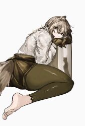 animal_ears arknights brown_hair brown_skirt freckles highres looking_to_the_side medium_hair raccoon_ears raccoon_girl raccoon_tail renka_(renxka) robin_(arknights) shirt skirt tail white_shirt yellow_eyes
