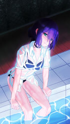 1girl :3 babbi black_bra black_choker black_panties bra breasts chain-link_fence chainsaw_man choker closed_mouth fence green_eyes hair_between_eyes highres medium_breasts panties pool poolside purple_hair reze_(chainsaw_man) shirt sitting soaking_feet solo underwear water wet wet_clothes wet_shirt white_shirt