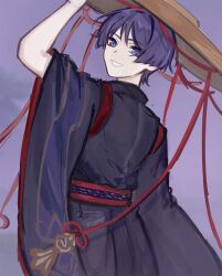 1boy arm_at_side arm_up black_sleeves blunt_ends brown_hat clothing_cutout from_behind genshin_impact gold_trim hat highres ichimegasa japanese_clothes kariginu kuronushi_(genshin_impact) layered_sleeves looking_at_viewer looking_back male_focus open_mouth purple_background purple_eyes purple_hair purple_sash purple_trim red_sash red_sleeves sash scaramouche_(genshin_impact) sgm618 shoulder_cutout smile solo straw_hat tilted_headwear tsurime white_mouth wide_sleeves