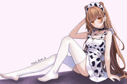 1girl arm_behind_head arm_support armpit_crease asymmetrical_sidelocks bell black_choker blush breasts brown_hair choker commentary_request cow_print_dress cow_print_headdress double_bun dress feet frilled_dress frills full_body hair_bun hair_ornament hairclip highres indie_virtual_youtuber isai_salazar knee_up legs long_hair looking_at_viewer multicolored_hair naocchi_(vtuber) neck_bell no_shoes orange_eyes orange_hair potato_hair_ornament sash sitting sleeveless sleeveless_dress small_breasts solo spanish_commentary streaked_hair thighhighs toes twitter_username waist_sash white_background white_dress white_headdress white_sash white_thighhighs