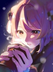 1girl black_scarf blue_sky blush commentary_request cube_hair_ornament fingernails hair_between_eyes hair_ornament hands_up highres holding ko_gyoku long_fingernails long_sleeves looking_at_object motoori_kosuzu night night_sky open_mouth orange_hair outdoors puffy_long_sleeves puffy_sleeves red_eyes scarf short_hair sky snowing solo steam teeth touhou two_side_up upper_body