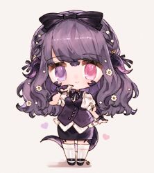 1girl au_ra black_vest bow braid chibi closed_mouth final_fantasy final_fantasy_xiv hair_bow heterochromia highres long_hair looking_at_viewer miniskirt monster_girl puffy_short_sleeves puffy_sleeves purple_eyes purple_hair shirt short_sleeves simple_background skirt smile solo tail tamagodyooo vest warrior_of_light_(ff14) white_background white_shirt