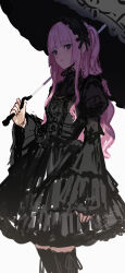 1girl alternate_costume black_dress black_hairband black_thighhighs blue_eyes blunt_bangs blush closed_mouth dress feet_out_of_frame frilled_dress frills gothic_lolita hairband hand_up highres holding holding_umbrella isshiki_(ffmania7) juliet_sleeves kaf_(kamitsubaki_studio) kamitsubaki_studio lolita_fashion lolita_hairband long_hair long_sleeves multicolored_eyes parasol pink_hair puffy_sleeves red_eyes shadow simple_background smile solo standing thighhighs two_side_up umbrella umbrella_over_shoulder virtual_youtuber white_background wide_sleeves yellow_pupils