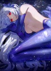 1girl blue_gloves breasts elbow_gloves fins genshin_impact gloves hair_ornament highres long_hair looking_at_viewer lying medium_breasts mermaid monster_girl on_side red_eyes skirk_(genshin_impact) solo suwa_(swk_kkk) topless_female white_hair