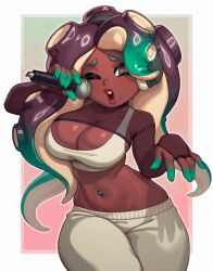 1girl breasts cleavage curvy dark-skinned_female dark_skin female_focus green_eyes highres large_breasts marina_(splatoon) marina_(springfest)_(splatoon) microphone mole mole_on_breast mole_under_mouth navel navel_piercing nintendo one_eye_closed piercing riz skindentation solo splatoon_(series) splatoon_2 tentacle_hair wide_hips