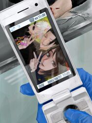 1girl 2boys amputating battery_indicator bingi cellphone cellphone_photo character_request dated gloves highres holding holding_phone indoors jujutsu_kaisen looking_at_phone multiple_boys object_focus phone reflective_surface surgery surgical_gloves surgical_scissors user_interface v