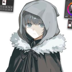 1girl art_program_in_frame black_cloak blue_eyes clip_studio_paint_(medium) cloak closed_mouth fate_(series) fur-trimmed_cloak fur_trim gray_(fate) grey_hair highres hood hood_up hooded_cloak looking_at_viewer lord_el-melloi_ii_case_files medium_hair simple_background solo tokoni_fusu upper_body white_background