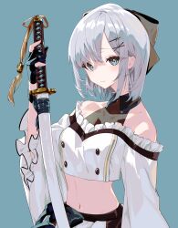 1girl absurdres amopui black_bow black_gloves blue_background blue_eyes bow closed_mouth fingerless_gloves gloves grey_hair hair_bow hair_ornament hairclip highres holding holding_sword holding_weapon kaga_sumire kaga_sumire_(5th_costume) katana looking_at_viewer mole mole_under_eye navel short_hair simple_background solo sword virtual_youtuber vspo! weapon