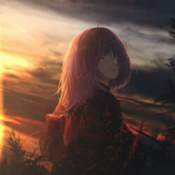 1girl absurdres ahoge blurry bow choppy_bangs cloud cloudy_sky commentary depth_of_field english_commentary eyepatch film_grain floral_print from_side gerar_dc highres japanese_clothes kimono looking_at_viewer medium_hair open_mouth original outdoors pink_hair red_bow red_eyes scenery sky sunset