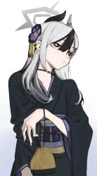 1girl bag black_choker black_hair black_kimono blue_archive choker closed_mouth ear_piercing flower gradient_background grey_hair hair_flower hair_ornament hairclip halo handbag hashtag-only_commentary highres horns japanese_clothes kayoko_(blue_archive) kayoko_(new_year)_(blue_archive) kimono long_hair mole mole_on_neck multicolored_hair obi piercing red_eyes sash simple_background solo tassel umashio_potechi-san wide_sleeves