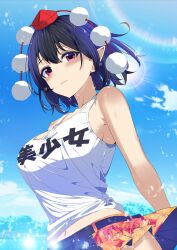 1girl alternate_costume bare_shoulders belt black_belt black_hair black_skirt blue_sky blush breasts closed_mouth clothes_writing commentary_request cowboy_shot day dutch_angle hair_between_eyes hat highres kitaura_kasumi large_breasts leaf_print lens_flare looking_at_viewer maple_leaf_print medium_hair midriff miniskirt navel outdoors pleated_skirt pointy_ears pom_pom_(clothes) print_shirt red_eyes red_hat shameimaru_aya shirt skirt sky smile solo sweat tank_top tokin_hat touhou white_tank_top
