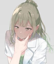 Rule 34 | 2girls, absurdres, bang dream!, bang dream! it&#039;s mygo!!!!!, blush, brown eyes, cheek squash, closed mouth, commentary, green hair, grey background, hanetsuka, highres, jacket, long hair, multiple girls, open clothes, open jacket, ponytail, short sleeves, simple background, wakaba mutsumi, white jacket