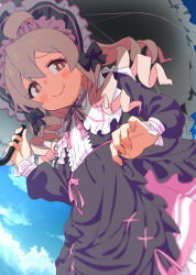 1girl absurdres ahoge alternate_costume alternate_hairstyle black_dress blue_sky blush bonnet brown_eyes center_frills cloud commentary curly_hair day dress frills gothic_lolita grey_hair hair_between_eyes highres lolita_fashion long_hair long_sleeves looking_at_viewer multicolored_hair onii-chan_wa_oshimai! outdoors oyama_mahiro parasol pink_hair puffy_long_sleeves puffy_sleeves shiina_excel sky smile solo two-tone_hair umbrella wavy_mouth