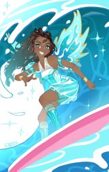 1girl aisha_(winx_club) armlet bare_shoulders blue_boots blue_dress blue_eyeliner blue_lips blue_shorts blue_wings boots bracelet bright_pupils brown_eyes brown_hair commentary commentary_request dark-skinned_female dark_skin dress english_commentary eyeliner fairy fairy_wings fang full_body gold_bracelet grin happy highres jewelry knee_boots lipstick long_hair looking_at_viewer magical_girl makeup see-through_clothes see-through_dress short_dress shorts shorts_under_dress signature sleeveless sleeveless_dress smile solo sparkle surfboard surfing thick_eyebrows v-neck very_dark_skin very_long_hair waves white_background white_pupils wikate wings winx_club winx_club_(reboot)