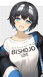 1girl artist_name black_hair black_jacket blue_eyes blue_hair breasts character_name clothes_writing commentary_request drawstring english_text feathered_wings grey_hair grid_background hair_intakes hair_ornament hairclip head_wings highres indie_virtual_youtuber jacket kurata_rine kurata_rine_(vtuber) long_sleeves medium_breasts multicolored_hair off_shoulder open_clothes open_jacket puffy_long_sleeves puffy_sleeves shirt solo two-tone_hair virtual_youtuber white_shirt white_wings wings