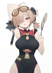 1girl :o absurdres arm_up armpits black_dress black_gloves blush breasts brown_hair china_dress chinese_clothes clothing_cutout dress eyewear_on_head fingerless_gloves gloves hair_over_one_eye hand_fan highres juffles large_breasts looking_at_viewer pelvic_curtain purple_eyes simple_background single_fingerless_glove solo sunglasses sweatdrop sweety_(zenless_zone_zero) tinted_eyewear tuanshan underboob_cutout white_background yellow-tinted_eyewear zenless_zone_zero