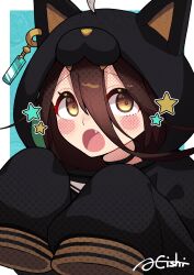 1girl a4_(a4_eishi) absurdres ahoge animal_ears animal_hood artist_name black_choker cat_ears choker ear_tag earrings fake_animal_ears fang grey_hair hair_between_eyes hair_through_headwear highres hood jewelry long_bangs long_hair_between_eyes manhattan_cafe_(umamusume) multicolored_hair open_mouth signature single_earring sleeves_past_fingers sleeves_past_wrists solo umamusume yellow_eyes