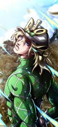 1boy absurdres argyle_clothes argyle_sweater blonde_hair blue_eyes bow commentary diego_brando english_commentary gloves green_bow green_sweater grey_gloves hand_on_own_hip head_tilt helmet highres jojo_no_kimyou_na_bouken jojo_pose long_sleeves looking_at_viewer looking_back male_focus medium_hair muscular muscular_male noonvincent outdoors parted_lips solo steel_ball_run sweater turtleneck turtleneck_sweater white_helmet
