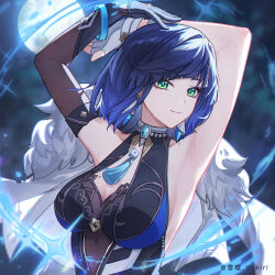 1girl armpits arms_up asymmetrical_gloves bead_choker black_hair blue_hair bob_cut breasts commentary diagonal_bangs dice earrings elbow_gloves genshin_impact gloves green_eyes jacket jacket_on_shoulders jewelry large_breasts medium_breasts mismatched_gloves mole mole_on_breast multicolored_hair neck_tassel night short_hair single_elbow_glove smile solo symbol-only_commentary tassel_choker yelan_(genshin_impact) yukiri_(l_ii)