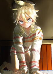 1boy absurdres all_fours bare_legs blonde_hair blue_eyes blush commentary full_body hair_between_eyes highres indoors kagamine_len kubari long_sleeves looking_at_viewer male_focus on_bed pajamas short_shorts shorts smile socks solo striped_clothes striped_pajamas striped_socks vocaloid zipper
