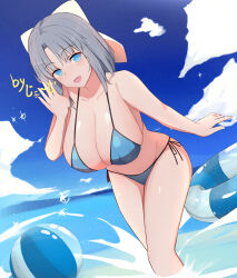 1girl :d absurdres ball bare_shoulders beachball bikini blue_bikini blue_eyes blush bow breasts cleavage cloud cloudy_sky collarbone day george_(pixiv7099078) grey_hair hair_bow highres in_water large_breasts legs medium_hair navel ocean open_mouth outdoors senran_kagura shiny_clothes shiny_skin sky smile solo standing stomach swim_ring swimsuit thighs yumi_(senran_kagura)