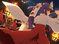1girl blunt_bangs blurry blurry_background closed_mouth commentary dutch_angle embers fire fire flower from_behind furude_rika hair_flower hair_ornament hair_tubes hakama hakama_skirt highres higurashi_no_naku_koro_ni hoe holding japanese_clothes kanzashi kimono long_hair long_sleeves mashita_(candy_apricot) miko night night_sky outdoors plant ponytail purple_eyes purple_hair red_hakama shide sideways_glance skirt sky solo standing white_flower white_kimono wide_sleeves