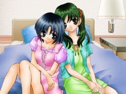 2girls blue_eyes game_cg green_eyes leaning_on_person leaning_to_the_side multiple_girls nightgown non-web_source on_bed orange_ribbon retro_artstyle ribbon short_hair short_sleeves short_twintails sitting smile takamori_yuu tsukishiro_kanna_(jisatsu_no_tame_no_101_no_houhou) twintails wakakusa_yuka_(jisatsu_no_tame_no_101_no_houhou)
