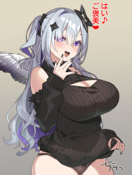 1girl amane_konata angel_wings black_nails black_panties black_sleeves black_sweater blush breasts cleavage clothes_lift detached_sleeves grey_hair highres hololive huge_breasts long_hair long_sleeves looking_at_viewer multicolored_hair nail_polish open_mouth panties pink_nails purple_eyes purple_hair ribbed_sleeves ribbed_sweater simple_background smile solo sweater sweater_lift teeth thighs two-tone_hair underwear upper_teeth_only virtual_youtuber vogel_schwein white_wings wings