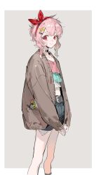 1girl belt_buckle bow buckle choker cropped_legs denim denim_shorts feet_out_of_frame hair_bow hair_ornament hairband hairclip highres jacket long_sleeves looking_at_viewer midriff navel open_clothes original own_hands_together pink_hair qyzhiaiyisheng red_bow red_eyes shirt short_hair shorts simple_background smile solo standing